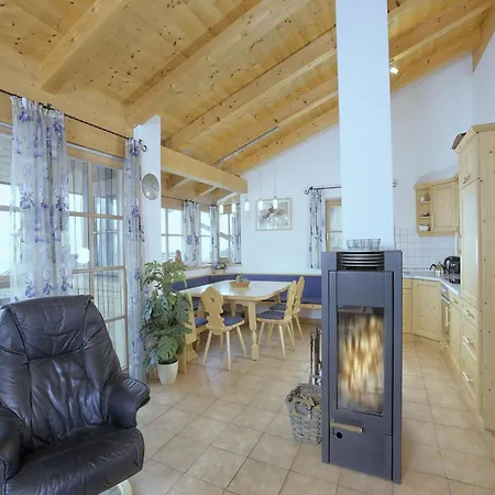 Σπίτι διακοπών Quiet Alpine Cottage For 9 With Suana *