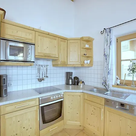 In Austria Near Bus And Sauna 木屋