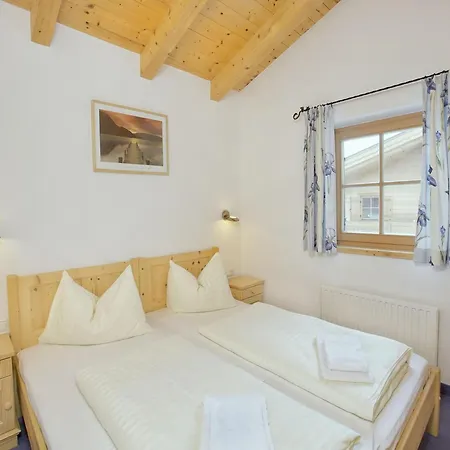 In Austria Near Bus And Sauna 木屋